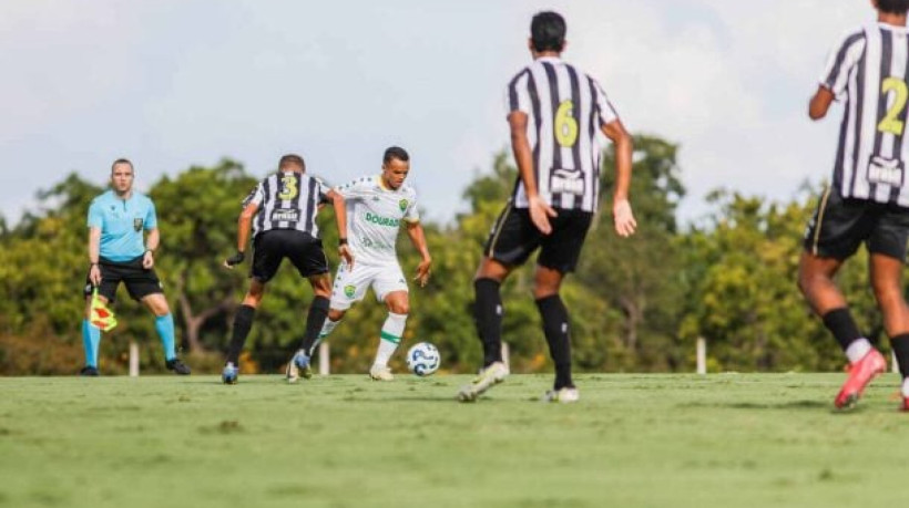 Peixe vencia até os acréscimos do segundo tempo, quando levou gol de empate do Dourado. Equipes voltam a jogar na próxima quarta-feira