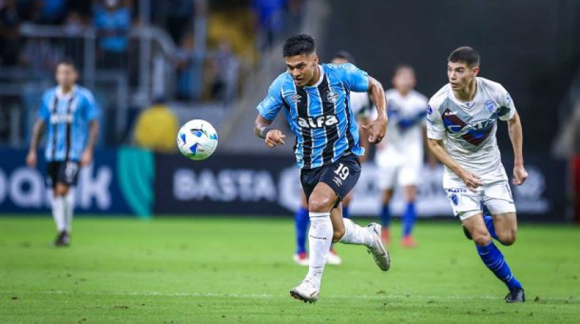 Em entrevista a jornal uruguaio, atacante relatou conversa com o presidente do Peñarol sobre uma possibilidade de transferência