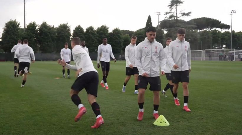 Elenco do Milan está pronto para final da Copa da Itália