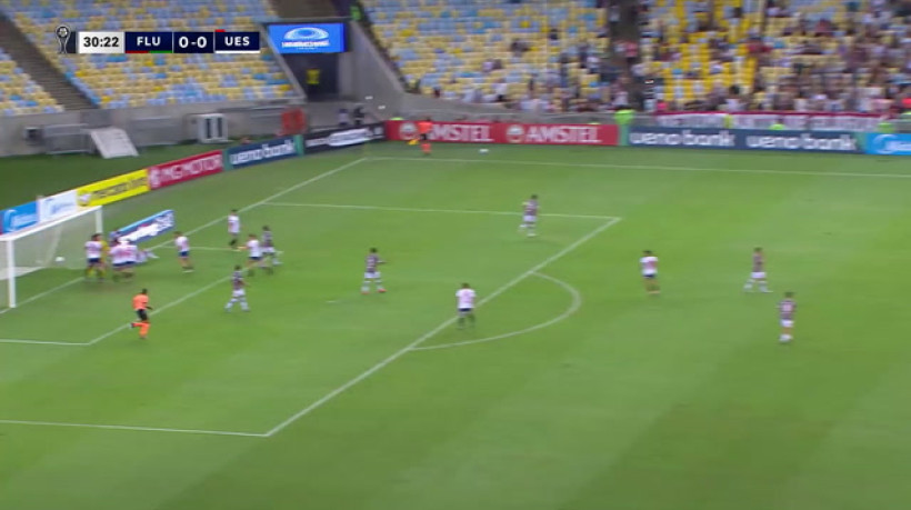 Everaldo desperdiça pênalti e perde grande chance no rebote; veja