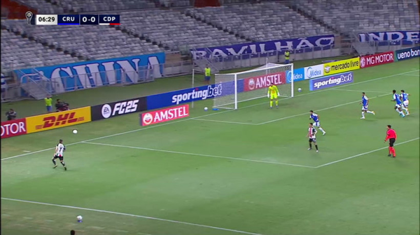 Cruzeiro sofre gol no Mineirão após bola aérea na CONMEBOL Sudamericana; veja