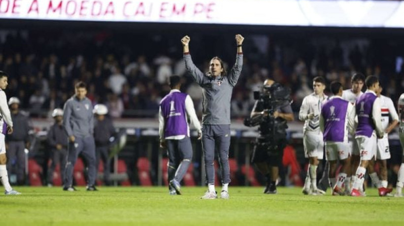 Treinador colocou o jovem de 17 anos como última cartada e acredita que Tricolor teria mais facilidade se permanecesse com 11 em campo