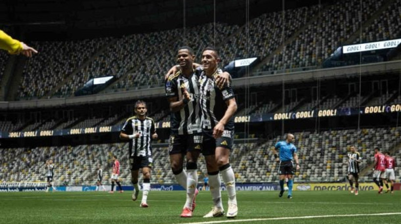 Galo teve o controle ao longo de toda a partida, perdeu oportunidades, mas conseguiu a vitória, dependendo apenas de si para se classificar