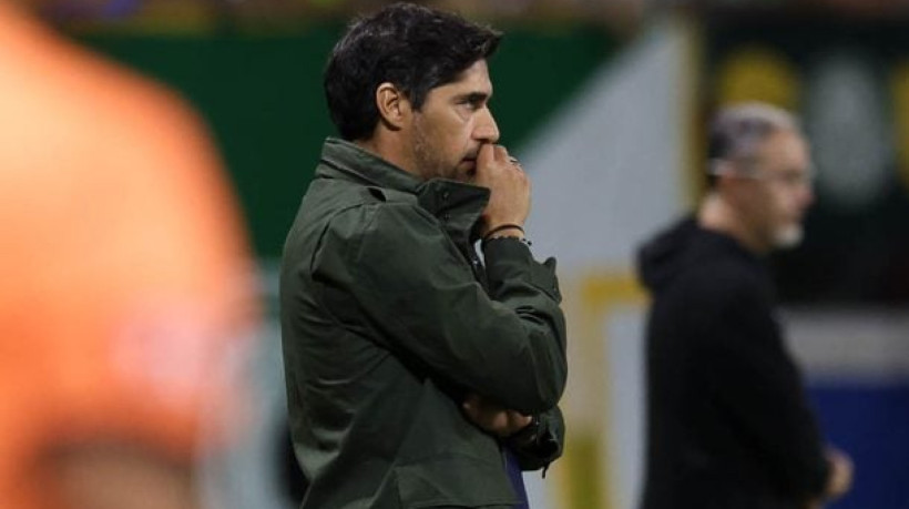 Técnico rebate críticas ao seu trabalho, aos jogadores, apontou que o Alviverde está em uma evolução gradativa e abordou renovação