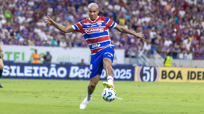 Atacante Deyverson no jogo Fortaleza x Palmeiras, no Castelão, pelo Campeonato Brasileiro Série A 2025