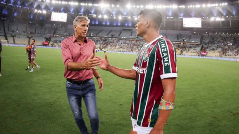 Em vitória sobre o Unión Española por 2 a 0, no Maracanã, comandante tricolor preferiu fazer o zagueiro descansar para atuar no domingo