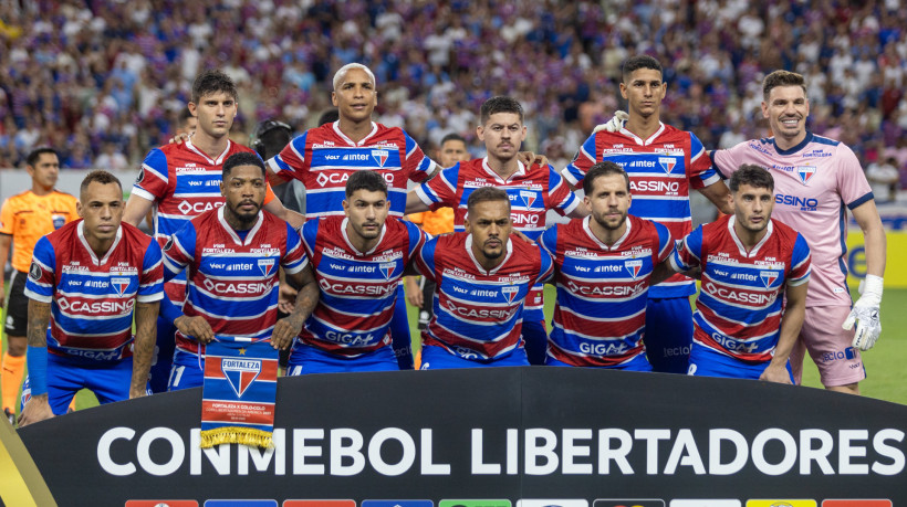Jogadores do Fortaleza posam para foto no jogo Fortaleza x Colo-Colo, no Castelão, pela Copa Libertadores 2025