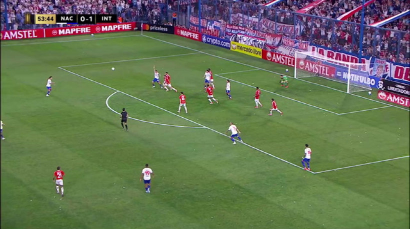 NA TRAVE! Nico López quase marca golaço de fora da área contra Internacional