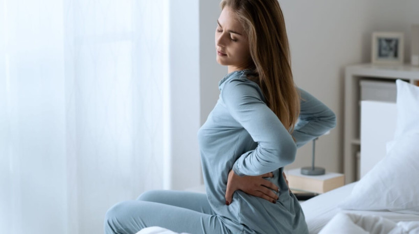 A hérnia de disco costuma causar dores intensas (Imagem: Stock-Asso | Shutterstock) 