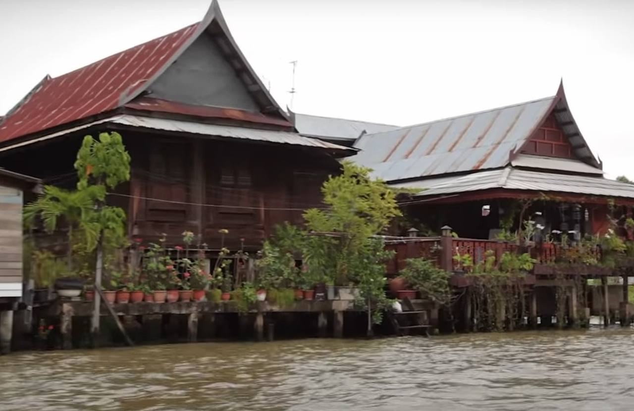 Independente desde 1238, a Tailândia tem uma parcela significativa de moradores na área rural, trabalhando em cultivos de arroz. 