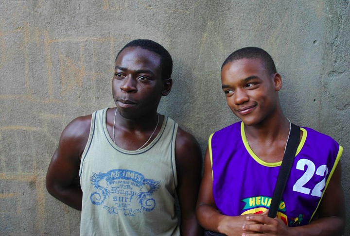 Além do cinema, Meirelles também se aventurou na TV, dirigindo episódios de Som e Fúria (2009), Felizes para Sempre? (2015) e Cidade dos Homens (2002-2017; foto).