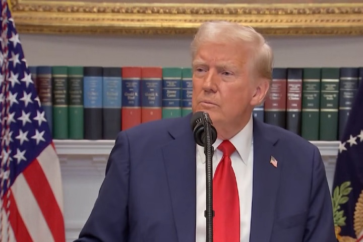 No início de maio, Donald Trump ordenou que sejam aplicadas tarifas de 100% sobre os filmes produzidos fora dos Estados Unidos. O mandatário declarou que a indústria cinematográfica americana está em risco, sofrendo uma “morte rápida”, com os incentivos que outros países têm feito para atrair cineastas e ainda citou “ameaça à segurança nacional”.
