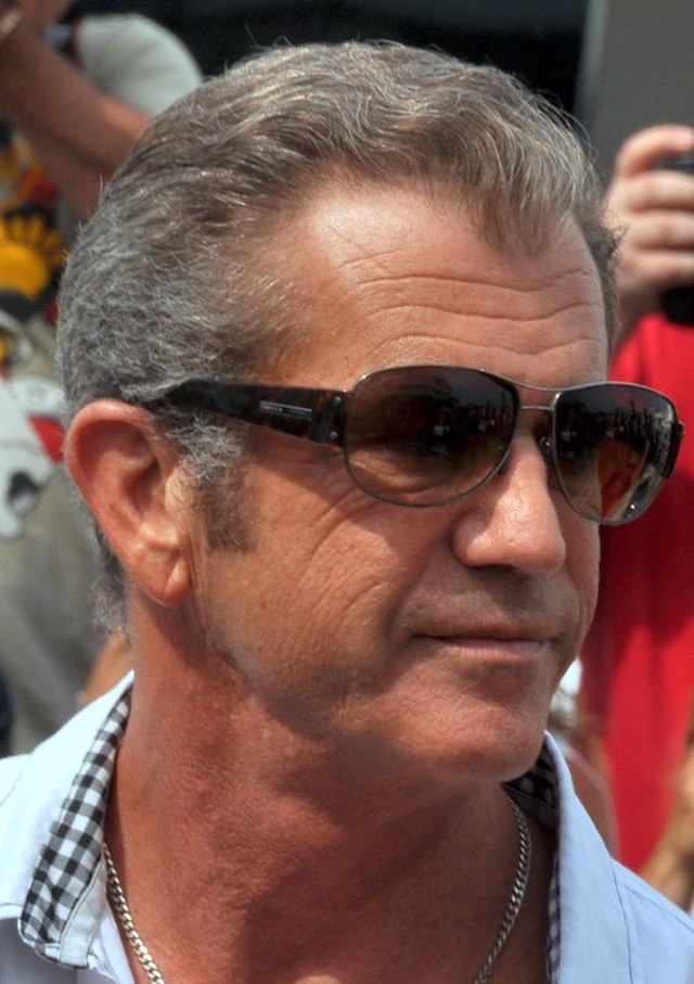 Ao longo da vida, Mel Gibson nunca deixou de ser polêmico. Até mesmo sua religião (Católico tradicionalista) e posição política (conservador - militante do Partido Republicano dos EUA) deram o que falar na imprensa. 