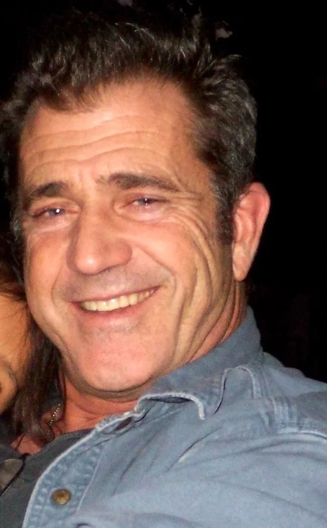 Mel Gibson foi um dos atores e galãs mais badalados em Hollywood nas décadas de 1980 e 1990. Como diretor, ele  também emplacou sucessos nas décadas de 1990, 2000 e 2010.
