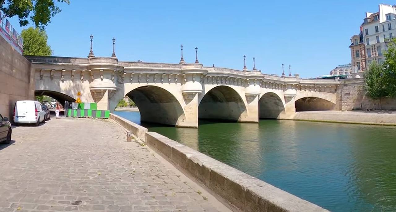 Os franceses foram fundamentais em grandes momentos da história, envolvendo revoluções e guerras. Muito disso por causa da sua longa existência, já que o país se tornou independente no ano de 846.