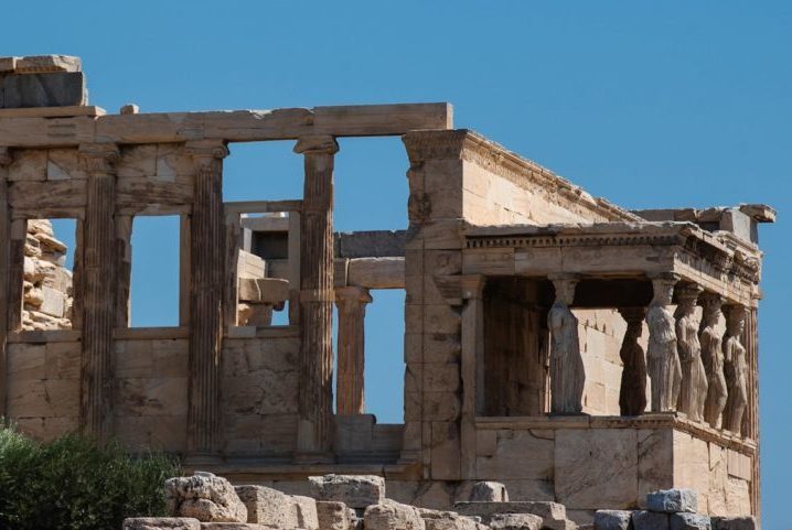 Este templo não só serviu como um local de culto, mas também como um tesouro que guardava riquezas e oferendas.