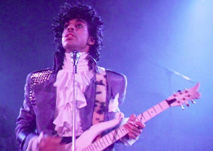 Purple Rain não foi apenas um álbum, mas também um filme, lançado em julho de 1984, o que contribuiu para levar a música de Prince para um público ainda maior. 