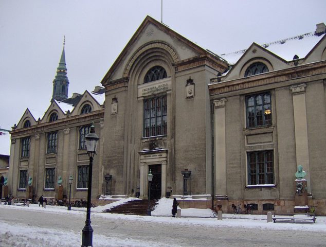 Pesquisas prévias, lideradas pelo biólogo Julius Nielsen da Universidade de Copenhague, indicaram que os tubarões-da-Groenlândia têm a notável capacidade de viver por mais de 400 anos!