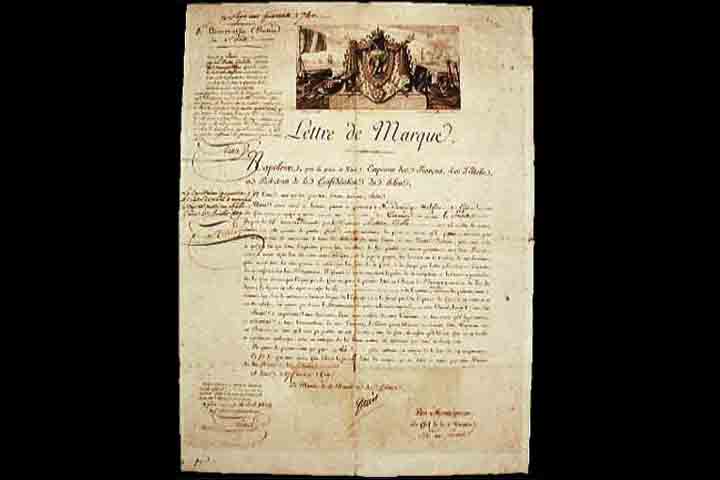 Corsários eram legalizados, pois recebiam uma carta de corso de um governo, autorizando-os a atacar navios inimigos em tempos de guerra. Eles atuavam como agentes do estado, podendo compartilhar os lucros com o governo.
