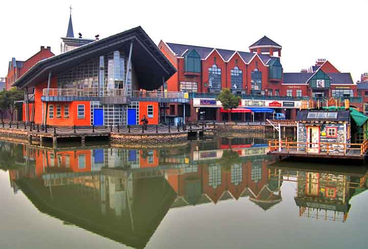 O governo chinês até apoiou a construção de grandes projetos, mas eles não conseguiram atrair as pessoas como se esperava.