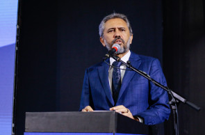 FORTALEZA, CEARÁ, BRASIL, 16.05.2025: Governador Elmano de Freitas na Abertura da Semana S marca o lançamento do Prêmio Fecomércio de Jornalismo, que vai levar ações gratuitasde cidadania e entretenimento no Centro de Eventos. ( Samuel Setubal/ O Povo)