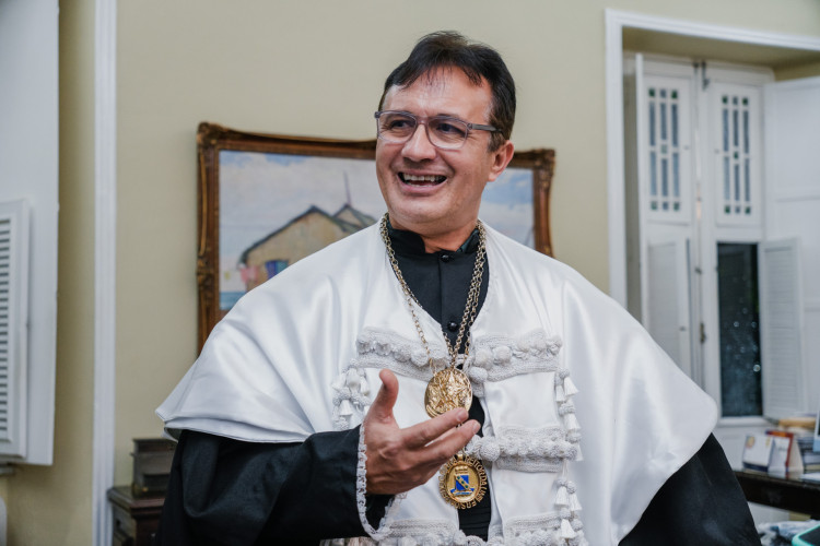 Cust&oacute;dio Almeida foi aluno, professor e atualmente &eacute; reitor da Universidade Federal do Cear&aacute; (Foto: FERNANDA BARROS)