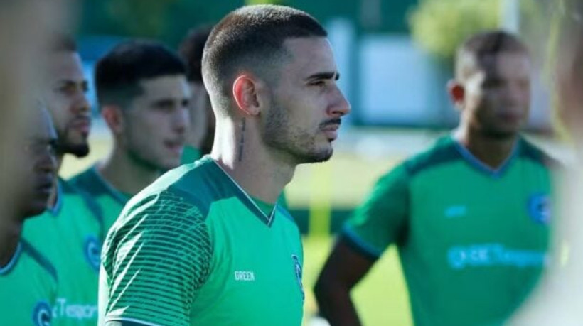 Em um mergulho pelo passado, presente e futuro, o atacante do Santa Cruz abriu o jogo sobre temas polêmicos da carreira 