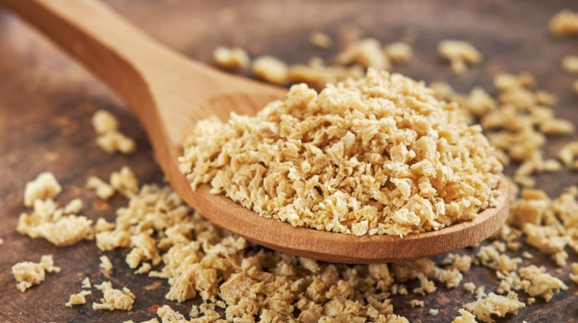 A proteína texturizada de soja é uma opção poderosa, acessível e cheia de benefícios (Imagem: Nedim Bajramovic | Shutterstock) 