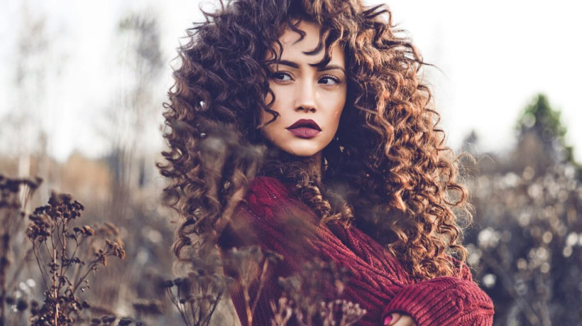 No inverno, as maquiagens se tornam mais refinadas e expressivas (Imagem: Nadya Korobkova | Shutterstock)