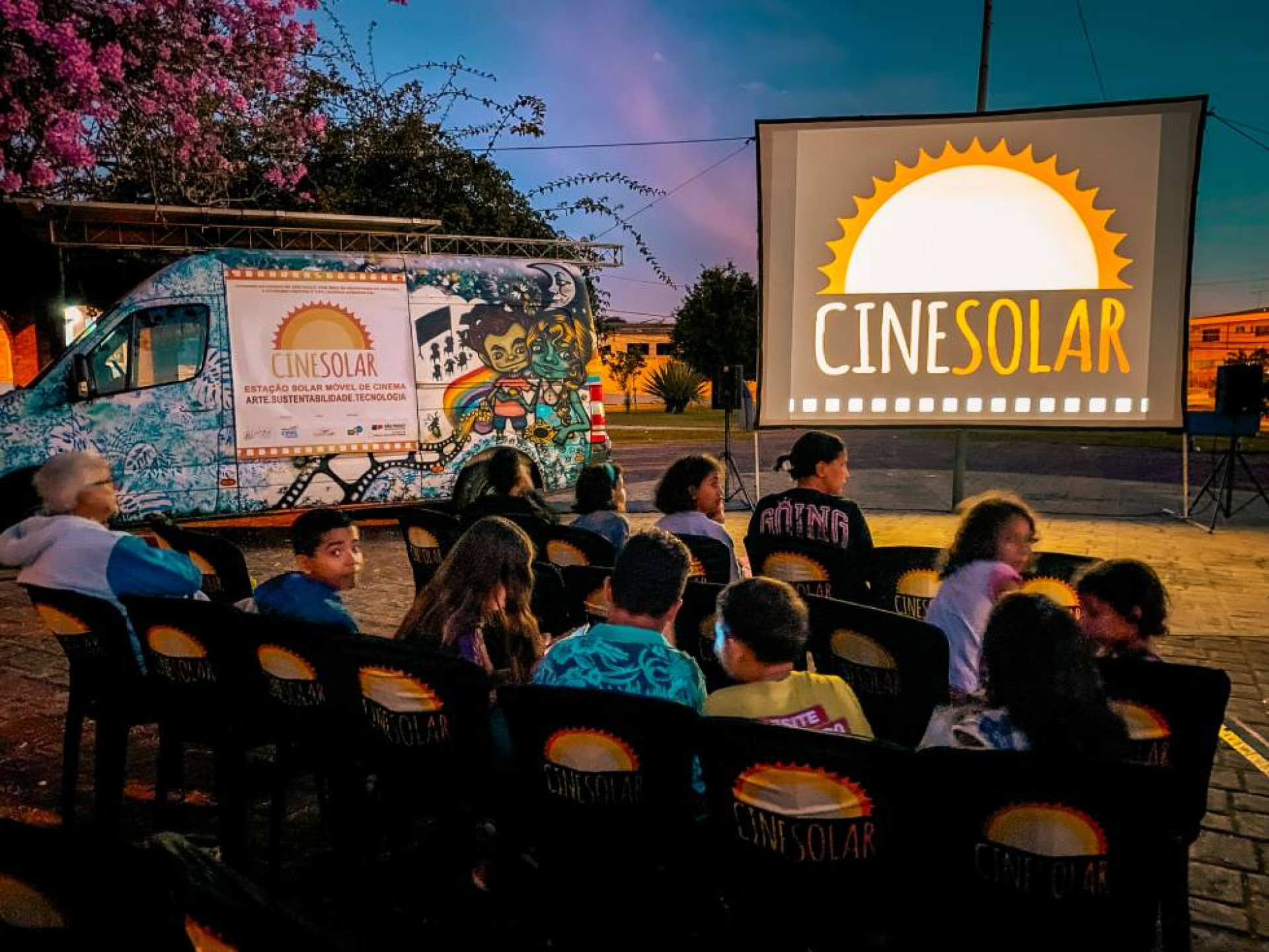 O projeto CineSolar possibilita o cinema gratuito e sustentável por todo o País (Foto: Pedro Cerqueira/Divulgação)