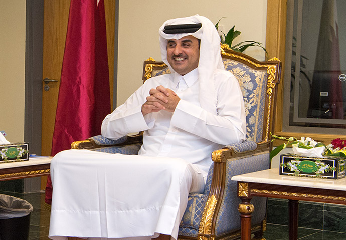 Em todos, a poligamia é liberada, mas apenas homens podem ter mais de uma cônjuge. Aliás, o emir do Qatar tem três esposas: Jawaher bint Hamad bin Suhaim Al-Thani,  Anoud bint Mana Al Hajri e Noora bint Hathal Al Dosari. Ao todo, ele tem 13 filhos. 