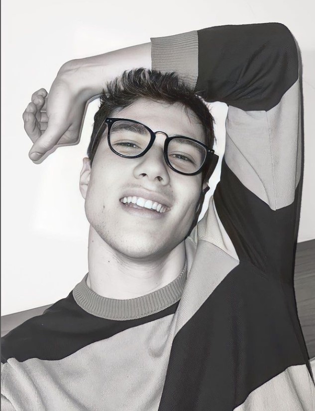 “Eles me deram forças para investigar essas questões que carrego comigo desde pequeno e que não eram aprofundadas por vários medos”, detalhou. Edoardo Santini contou ter vivido em 2022 a “mais bela experiência” de sua vida ao morar com dois padres. 