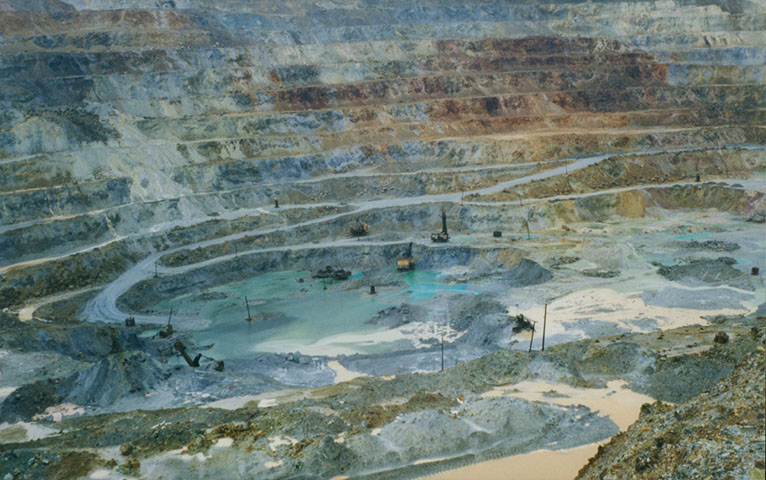 A mineração no território tem como ponto forte a extração de cobre e manganês.  Já a agricultura é baseada no cultivo de frutas cítricas.