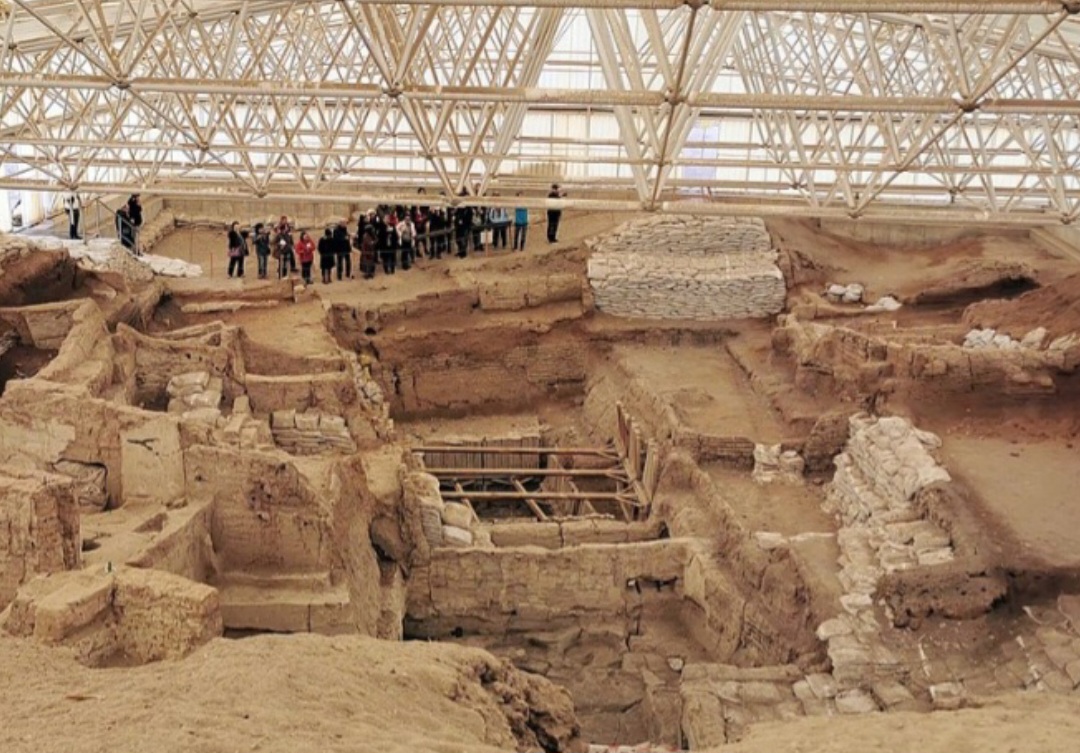O pão foi achado no sítio arqueológico neolítico de Çatalhöyük, no distrito de Cumra, em Konya. Uma área tão importante nas pesquisas arqueológicas que tem o título de Patrimônio Mundial concedido pela Unesco.