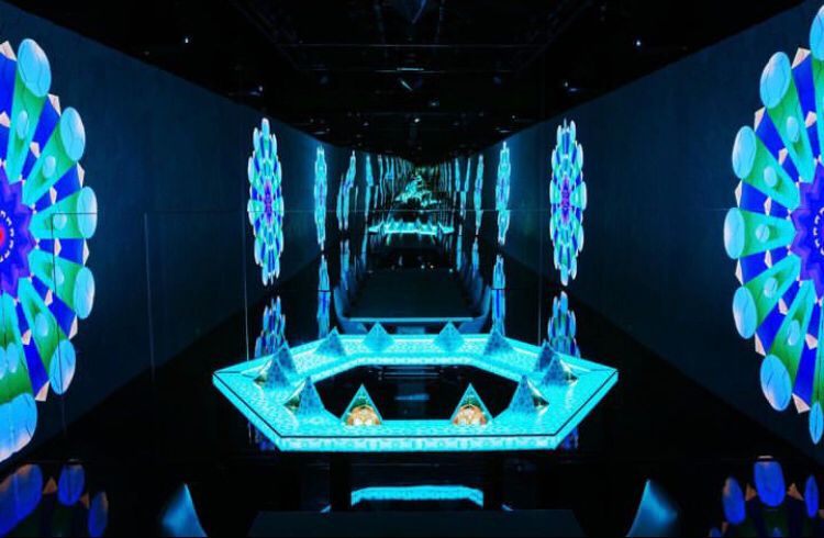 O conceito do Sublimotion foi criado em 2012, no estúdio de Paco Roncero, em colaboração com a empresa Vega Factory, especialistas em eventos. 