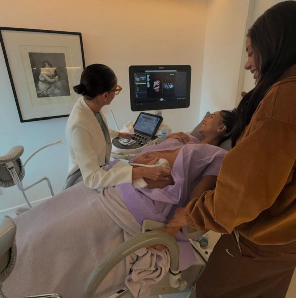 A gravidez aconteceu por meio de fertilização in vitro, com Brunna sendo a mãe gestante. O anúncio foi feito em novembro/24.