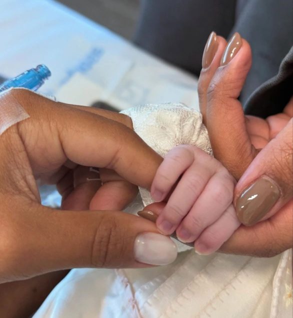 Zuri nasceu na quarta-feira (14/05) em Miami, nos EUA, onde a cantora tem casa. 