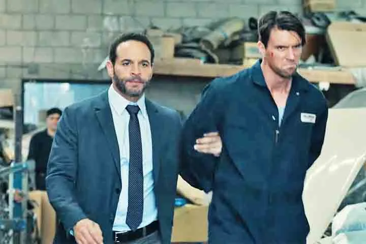 Já Daniel Sunjata, que interpreta Karadec, é um ator versátil que ficou conhecido por papéis em séries como Rescue Me e Graceland, além de participações marcantes em filmes como O Cavaleiro das Trevas Ressurge (2012) e O Diabo Veste Prada (2006).