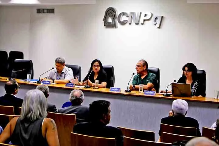 Em fevereiro de 2025, ela foi anunciada uma das vencedoras do 1º Prêmio Mulheres e Ciência do CNPq. 

