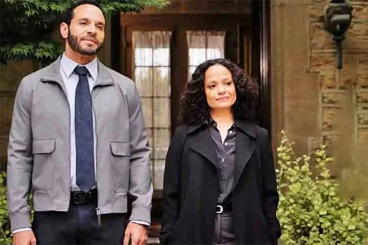 Segundo ele, havia a intenção de inserir essas respostas já na primeira temporada, mas a equipe criativa preferiu evitar uma narrativa apressada e prometeu conceber esses momentos com mais profundidade nos próximos episódios.