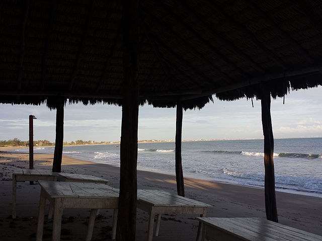 As praias mais movimentadas de Luís Correia são Atalaia e Coqueiro. Mas o município também tem as praias Peito de Mola, Itaqui, Arrombado, Carnaubinha, Maramar e Macapá. 