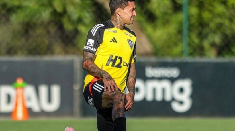 Com Cuello suspenso pelo terceiro cartão amarelo, técnico Cuca estuda alternativas para montar o Galo para enfrentar o Cruzeiro, no Mineirão