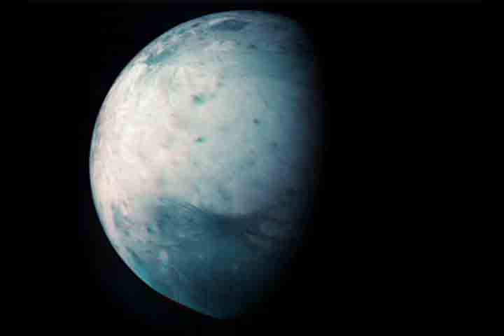 GANÍMEDES é uma lua que orbita Júpiter e foi descoberta por Galileo Galilei em 1610. Ganímedes é a maior lua do Sistema Solar.