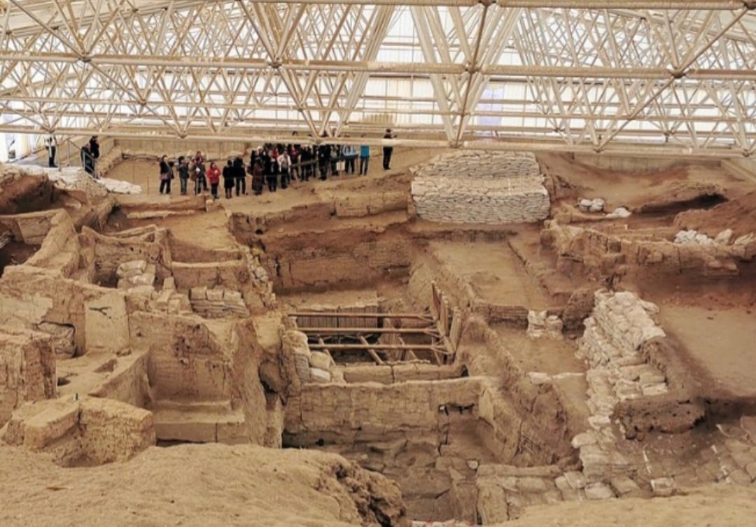 O pão foi achado no sítio arqueológico neolítico de Çatalhöyük, no distrito de Cumra, em Konya. Uma área tão importante nas pesquisas arqueológicas que tem o título de Patrimônio Mundial concedido pela Unesco.