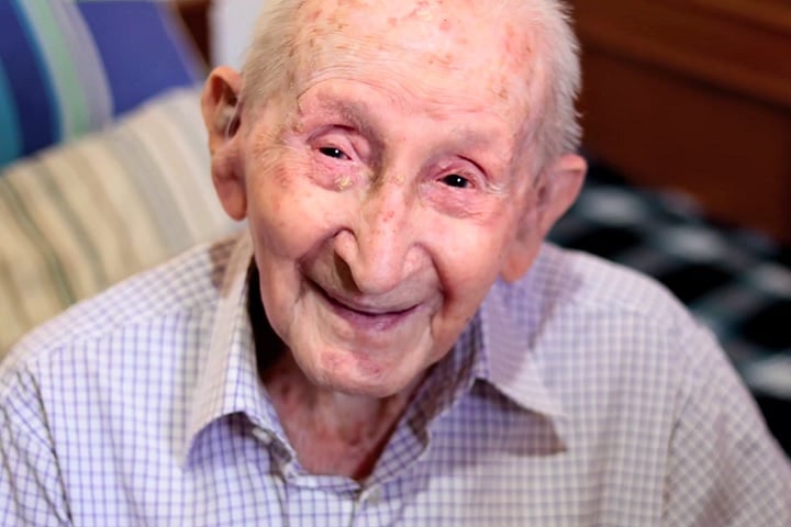 O outro é Primo Olivieri, que ocupa a 5ª colocação, com 111 anos.  Nasceu em 7 de março de 1914.