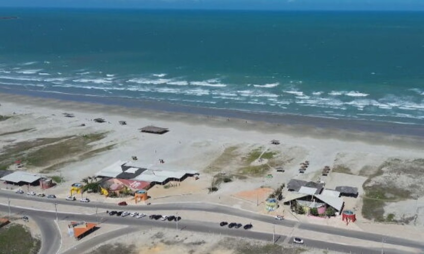 A prefeitura de Luís Correia informou que uma portaria municipal proíbe o trânsito de veículos na praia e que existe fiscalização, com ajuda do ICMBio e da Polícia Militar. Mas, ainda assim, pessoas aproveitam os períodos sem fiscais para burlar as normas.