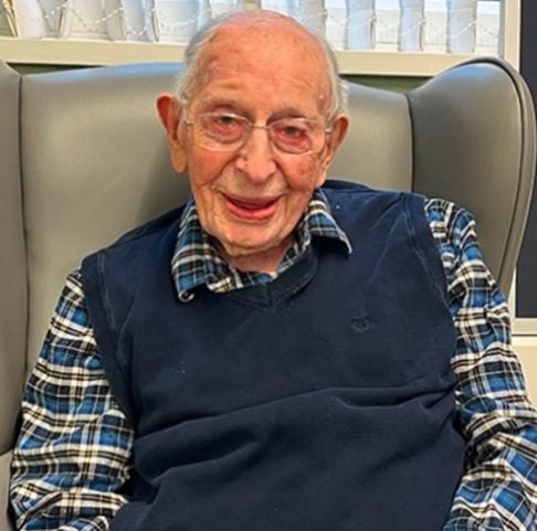 Em nota, o Guinness Book lamentou a morte do britânico: Guinness World Records está entristecido em descobrir que John Tinniswood, o homem mais velho do mundo, morreu aos 112 anos.