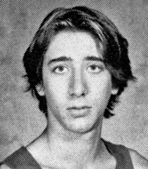 Nascido em 07/01/1964, Nicolas Cage começou no cinema quando tinha 18 anos, interpretando pequenos papéis. E foi evoluindo…
