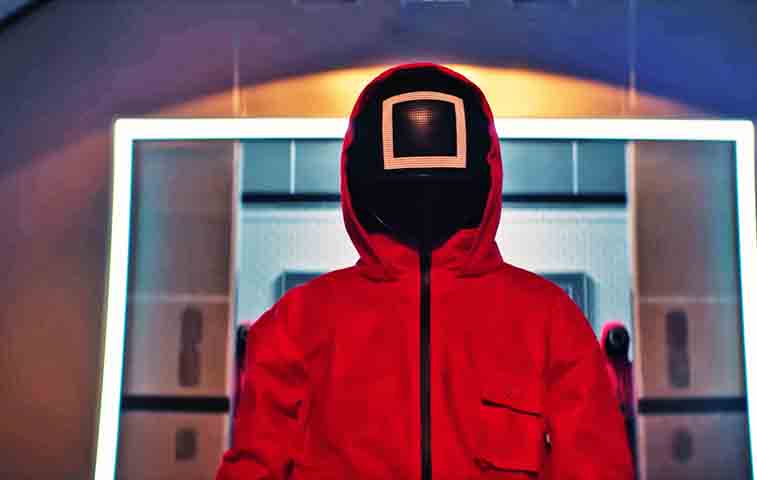 Ao dirigir todos os episódios da primeira temporada, Hwang consolidou sua identidade visual e narrativa com precisão cirúrgica.