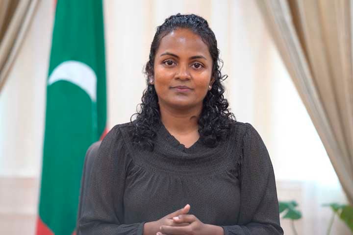 Em maio de 2021, Aminath Shauna, ministra do Meio Ambiente, já ressaltava que a República das Maldivas era o país mais vulnerável do mundo, considerando as mudanças climáticas. Para tentar conter as ameaças do clima, o país começou a adotar medidas como a redução das emissões de carbono e a construção de cidades flutuantes.